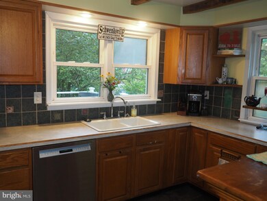 1122 Old Gravel Pike, Schwenksville, PA 19473 - photo 7