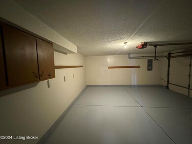 10118 Landwood Dr, Louisville, KY 40291 - photo 7