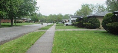 525 W 52nd Place, Merrillville, IN 46410 - photo 2