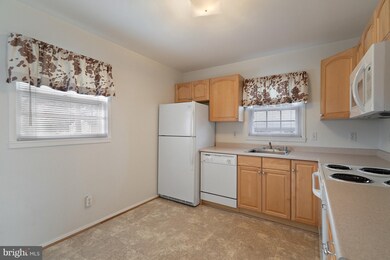 103 Rolling Rd, Gaithersburg, MD 20877 - photo 4