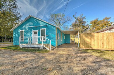 7201 Helmers St, Houston, TX 77022 - photo 2