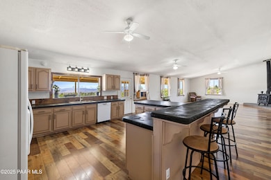 8910 S Steven Trail, Kirkland, AZ 86332 - photo 2