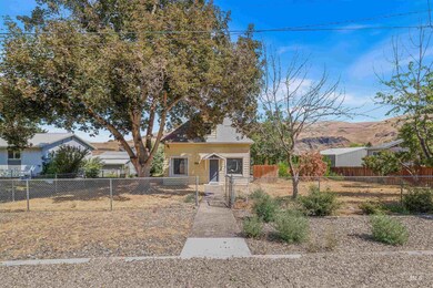 815 2nd St, Asotin, WA 99402 - photo 4