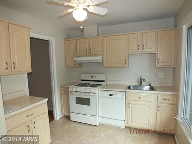 5504 Beaconsfield Ct, Burke, VA 22015 - photo 3