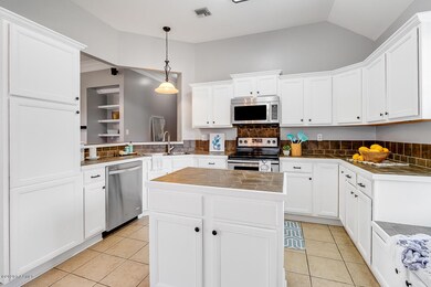 305 Pear Tree Cir-7