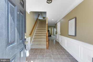 8934 Singleleaf Cir, Lorton, VA 22079 - photo 2