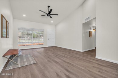 30-web-or-mls-1311 W Temple St-5