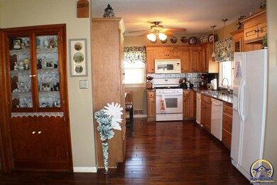 1405 SW Burnett Rd, Topeka, KS 66604 - photo 5