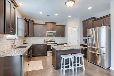 1425 SW Fairfax Rd, Lee's Summit, MO 64083 - photo 4