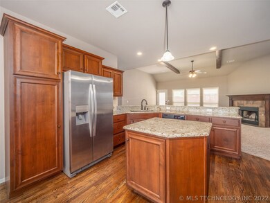 Fabulous Granite Kitchen with gorgeous hardwood fl