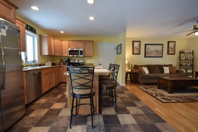 86 Reynolds Rd, Grand Isle, VT 05458 - photo 3