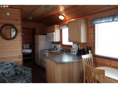 29450 Ellensburg Ave unit 214, Gold Beach, OR 97444 - photo 4