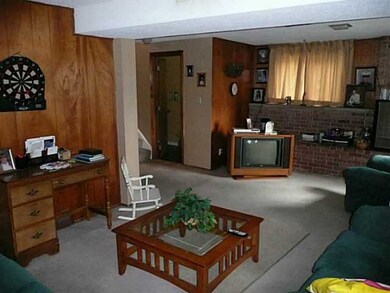 2415 Lisbon Dr, Columbus, OH 43232 - photo 4