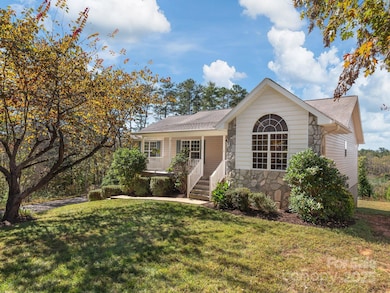 3 bed, 3 bath, 2571 sq ft