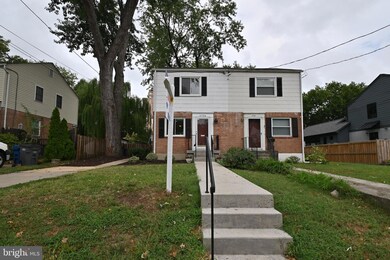 5720 Fenwick Dr, Alexandria, VA 22303 - photo 3