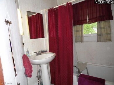 2421 E 30th St, Lorain, OH 44055 - photo 7