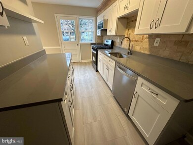 220 Medwick Garth E, Baltimore, MD 21228 - photo 3