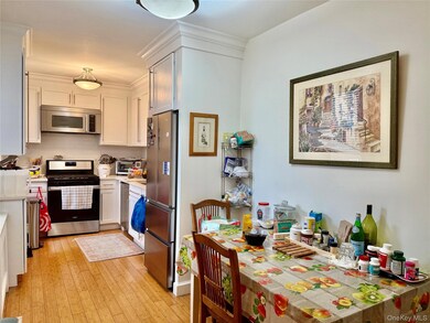 75 S Middle Neck Rd unit 4H, Great Neck, NY 11021 - photo 4