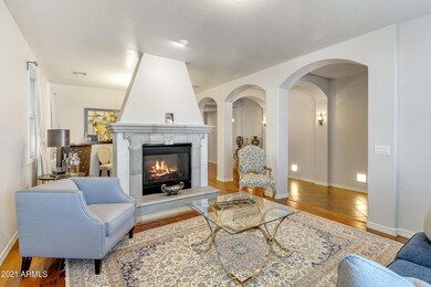 2415 E Desert Broom Pl-8