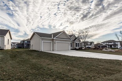 22470 S Jefferson St, Spring Hill, KS 66083 - photo 2