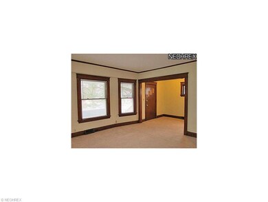 Living Room/Foyer Area