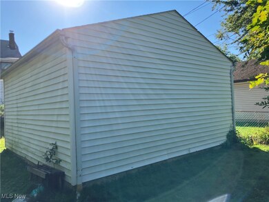 1058 Pembrook Rd, Cleveland, OH 44121 - photo 5