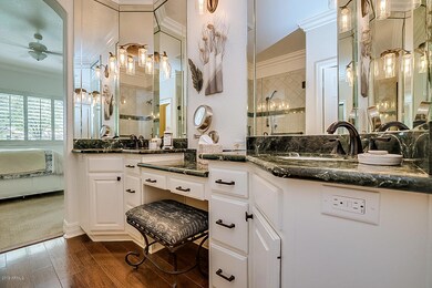 Dual Sinks & Vanity in Ensuite