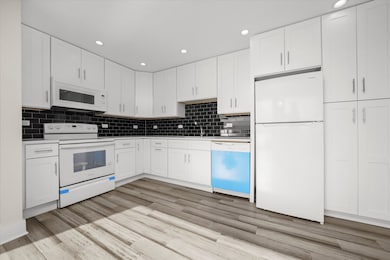 4343 N Clarendon Ave unit 2810, Chicago, IL 60613 - photo 6