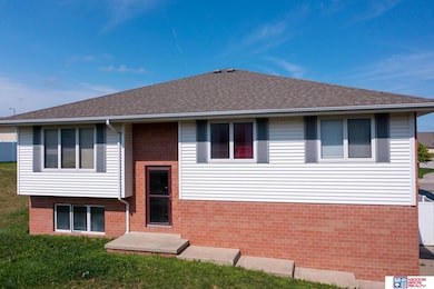 8601 & 8605 Delphinium Ln, Lincoln, NE 68505 - photo 3