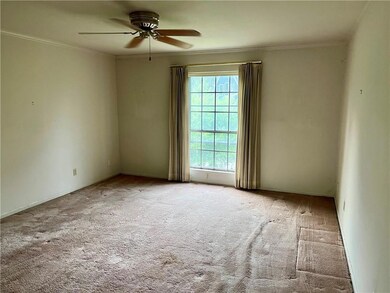 5693 Kingsport Dr NE unit 2, Atlanta, GA 30342 - photo 3