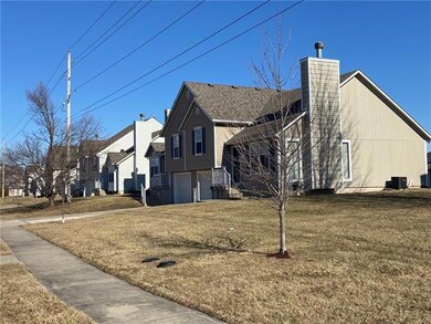 308 E Walnut St, Raymore, MO 64083 - photo 3