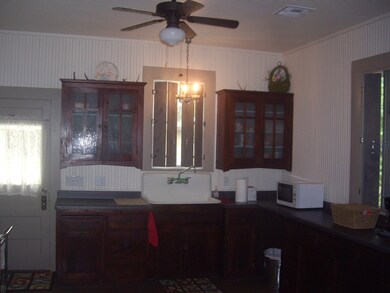 205 Shaw Ave, Fredericksburg, TX 78624 - photo 4