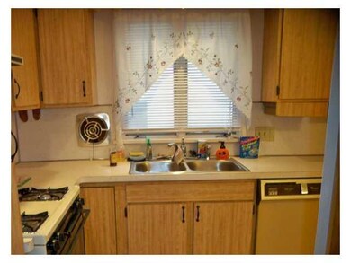 Kitchen Kitchen includes appliances!