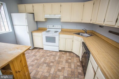 2348 Branleigh Park Ct, Reston, VA 20191 - photo 6