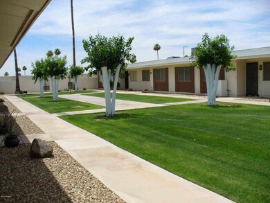 10881 W Santa fe Dr unit 17, Sun City, AZ 85351 - photo 5