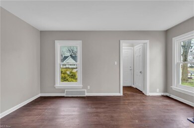 5220 Thomas St, Maple Heights, OH 44137 - photo 3