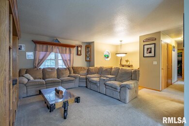 3120 W 65th St, Davenport, IA 52806 - photo 2