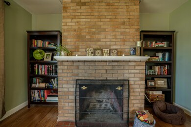 821CrescentLn_0008