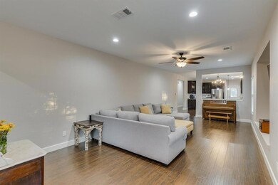 637 W Church St, Grand Prairie, TX 75050 - photo 3