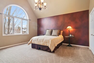 107 Mackinaw Ct, Naperville, IL 60565 - photo 2