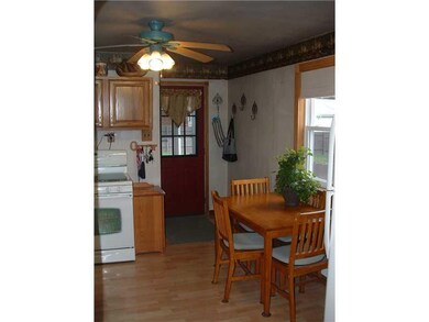 Kitchen. Eat-in kitchen