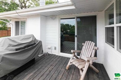 2416 Mansfield Dr, Des Moines, IA 50317 - photo 2