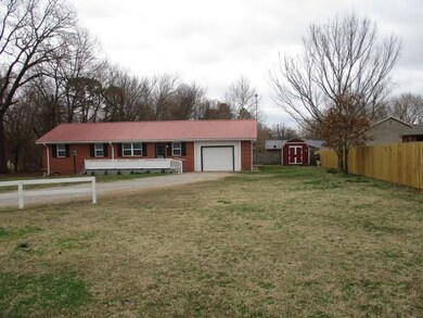 305 E Graham St, Prairie Grove, AR 72753 - photo 2