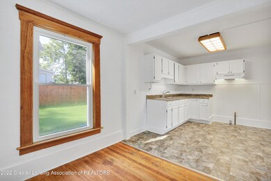 5.1 Dining Area to Kitchen