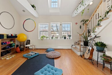 76 Boylston St unit 4, Chestnut Hill, MA 02467 - photo 2