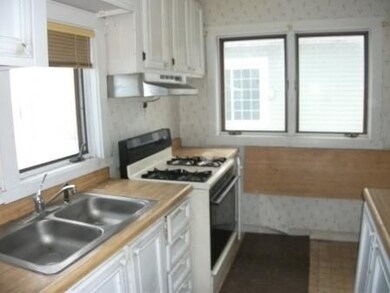 113 S Elmwood Ave, Waukegan, IL 60085 - photo 6