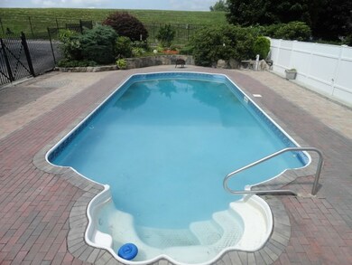 50 Neutaconkanut Rd, Providence, RI 02919 - photo 2