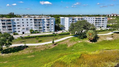 470 Executive Center Dr unit 16, West Palm Beach, FL 33401 - photo 2