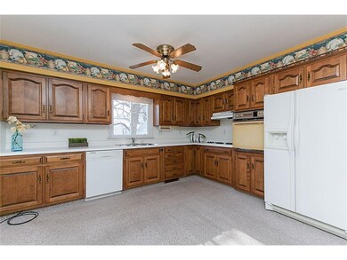 SPACIOUS KITCHEN