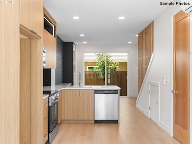 3005 NE Ainsworth St, Portland, OR 97211 - photo 6